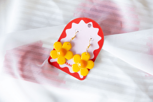 Daisy Flower Drop Earrings Dangle Floral Retro