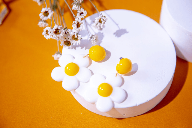 Daisy Flower Drop Earrings
