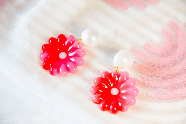 Retro Floral Earrings Pearl Effect - Pink and Red Daisy Statement Earrings