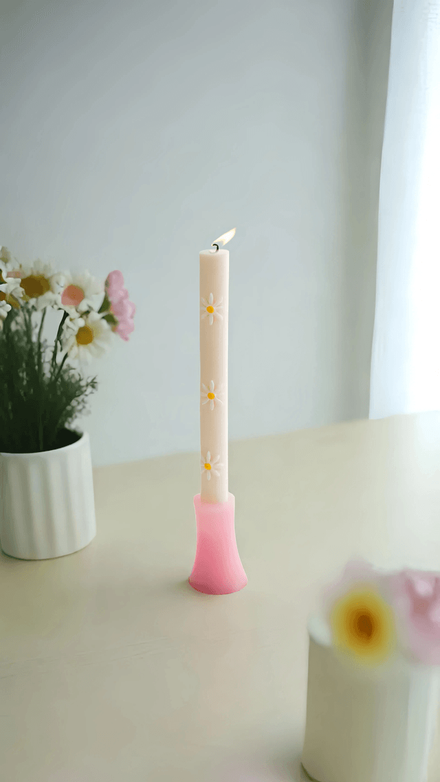 TheDEIJI No.1 – Handpainted Daisy Taper Candle | Yellow Floral Table Decor