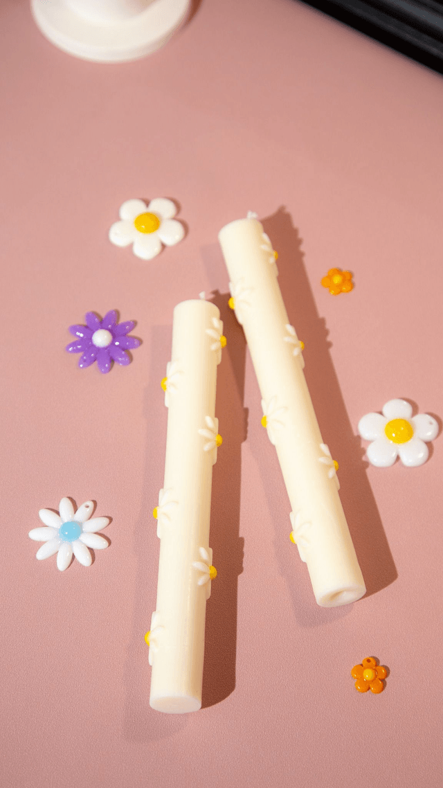 TheDEIJI No.1 – Handpainted Daisy Taper Candle | Yellow Floral Table Decor