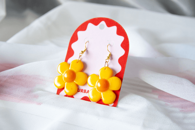 Daisy Flower Drop Earrings Dangle Floral Retro
