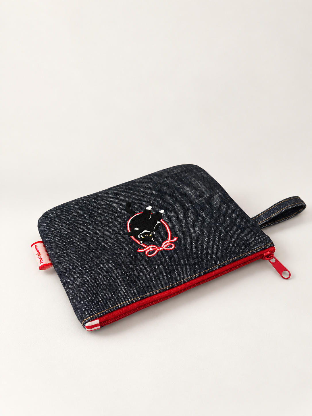 Angled view of Cat 3.0 large pouch with red zipper